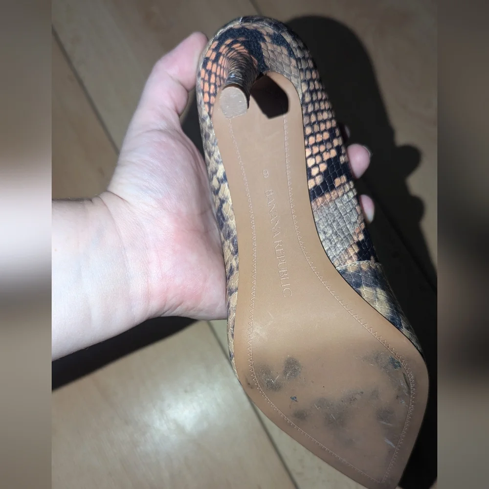 Banana Republic Pump SZ6 - Picture 3 of 3